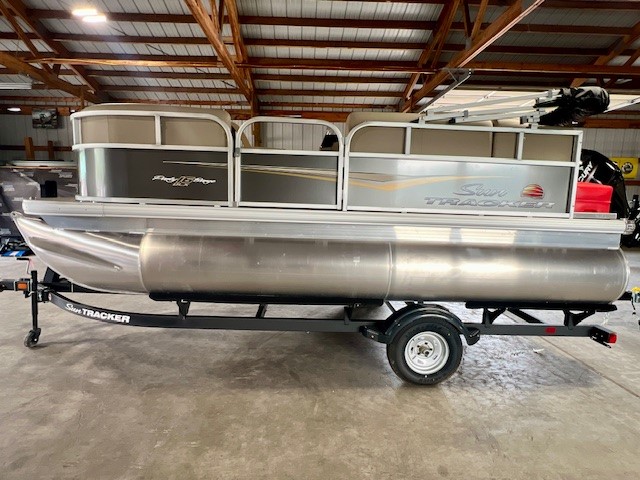 2025 Sun Tracker Party Barge® 16 DLX